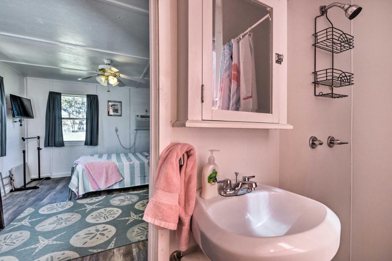 Flirty Flamingo Studio 1 Mi To Canyon Lake Exterior foto